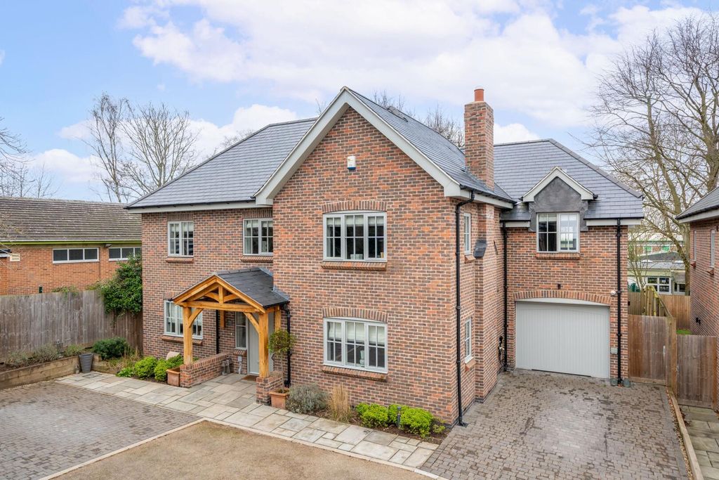 Property photo 1 of 20 Front (Exterior)