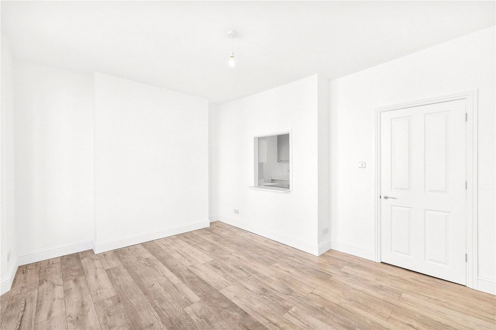 Property photo 3 of 15 Picture No. 11