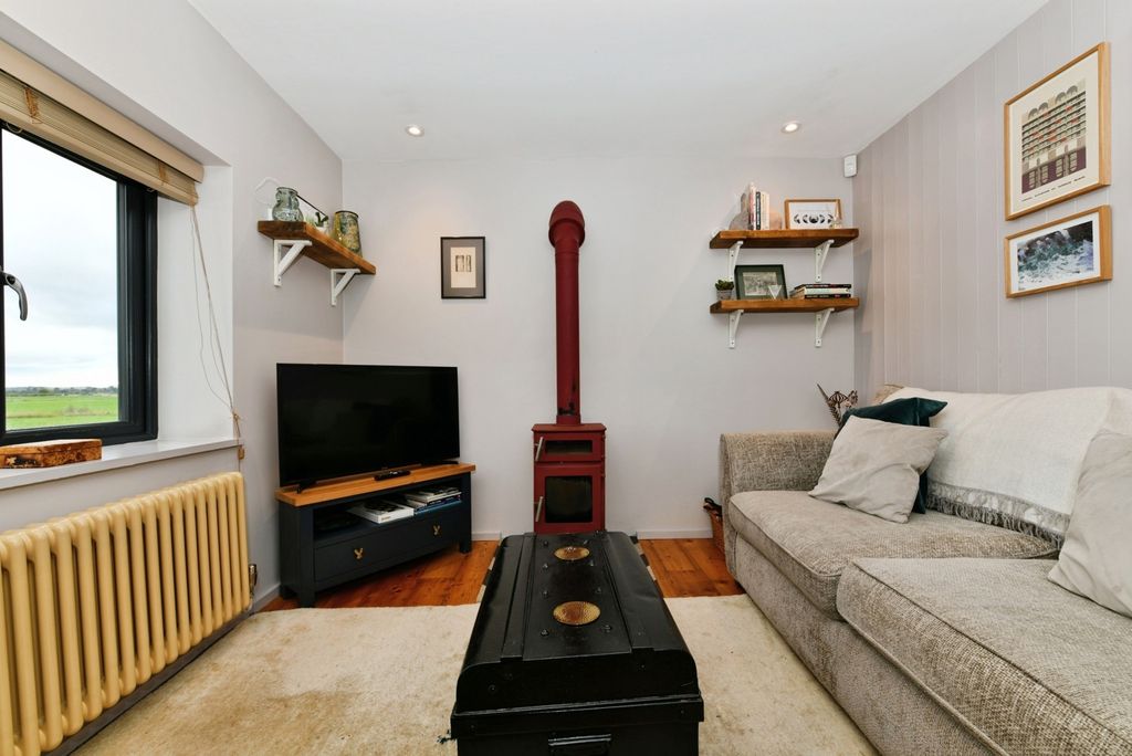 Property photo 3 of 10 Pbox-Img.Jpg