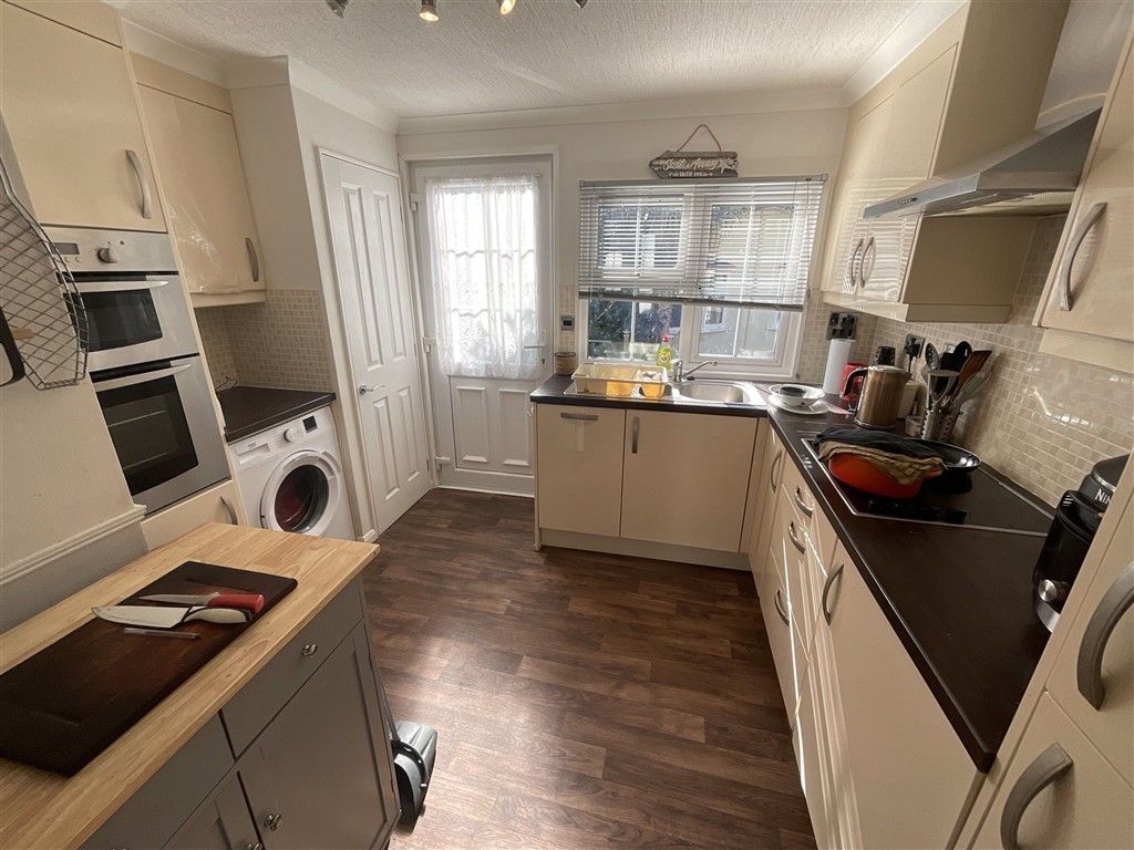 Property photo 3 of 13 Kitchen