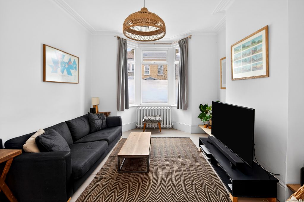 Property photo 2 of 24 Lounge