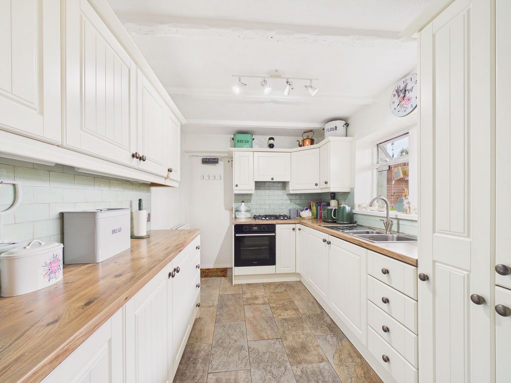 Property photo 2 of 12 Kitchen