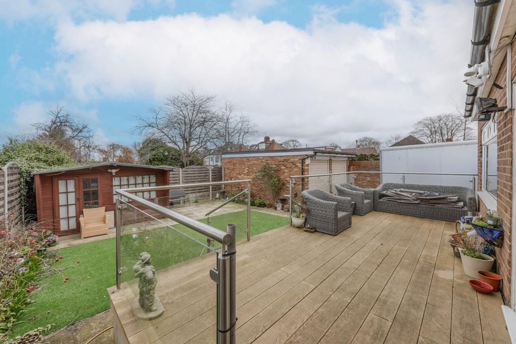 Property photo 3 of 24 Garden