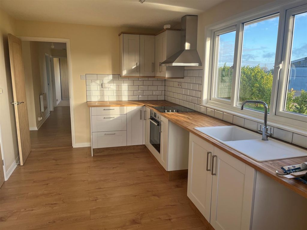 Property photo 3 of 8 Kitchen 2.Jpg