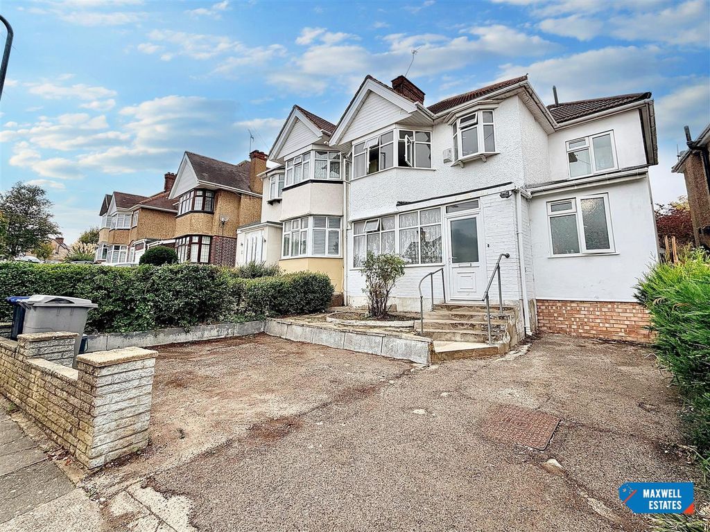 Property photo 2 of 21 Lavender Avenue 18.Jpg