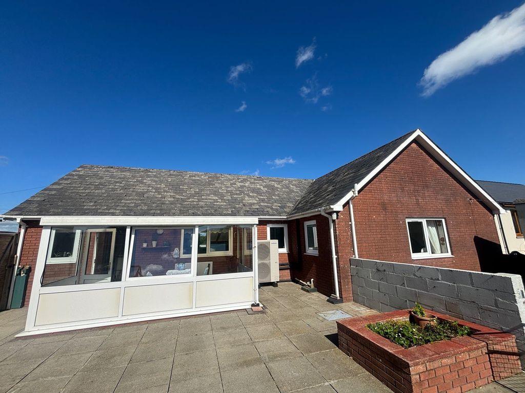 Property photo 2 of 21