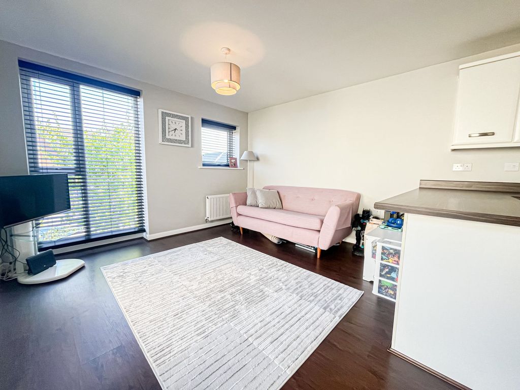 Property photo 2 of 8