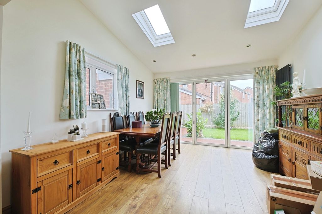 Property photo 2 of 15 4261723