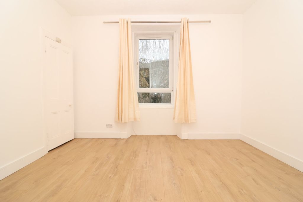 Property photo 2 of 11 Picture No. 08