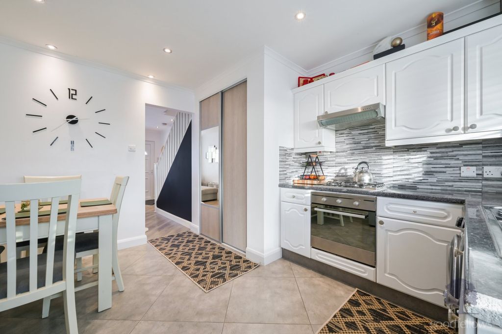 Property photo 3 of 12 Picture 3