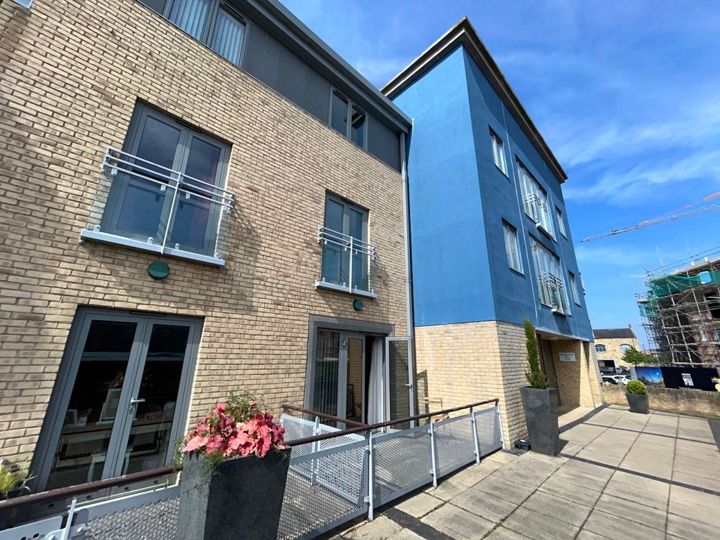 Property photo 1 of 6