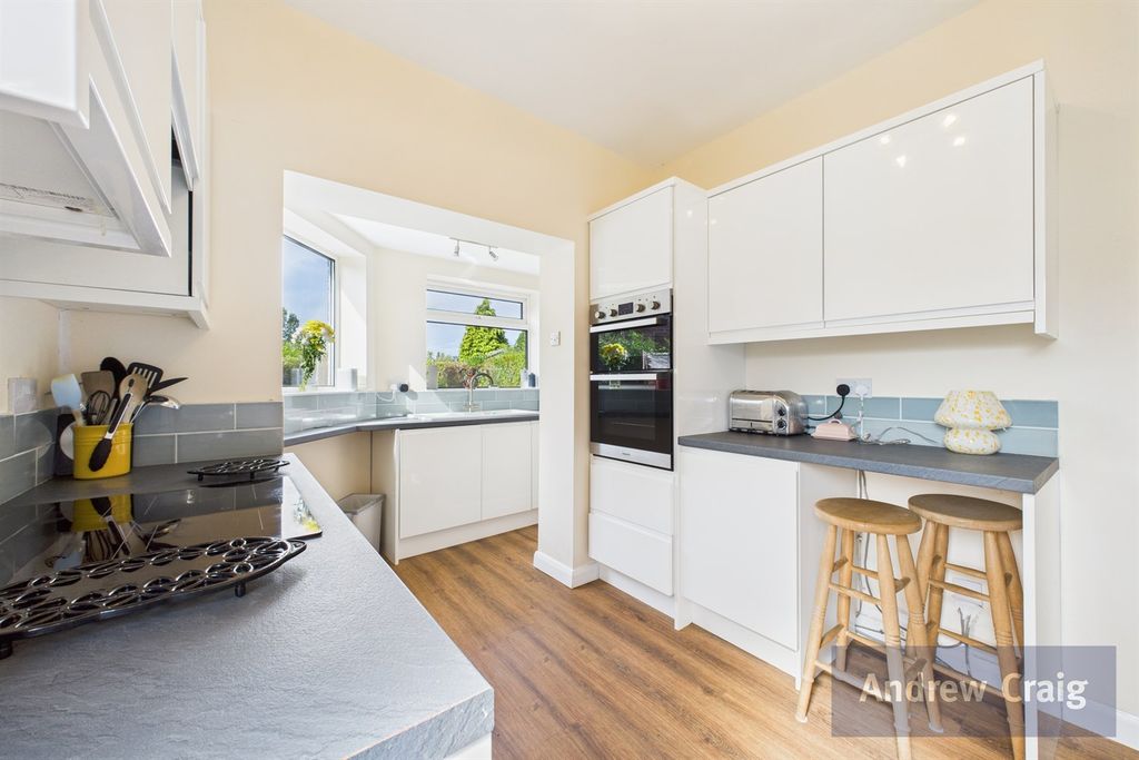 Property photo 3 of 25 Kitchen