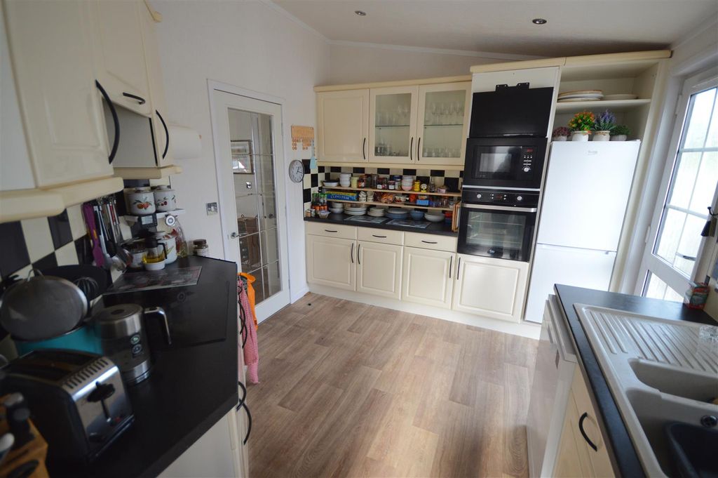 Property photo 3 of 13 Kitchen