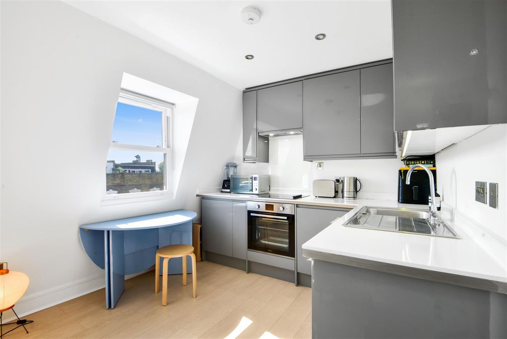 Property photo 2 of 12 Kitchen