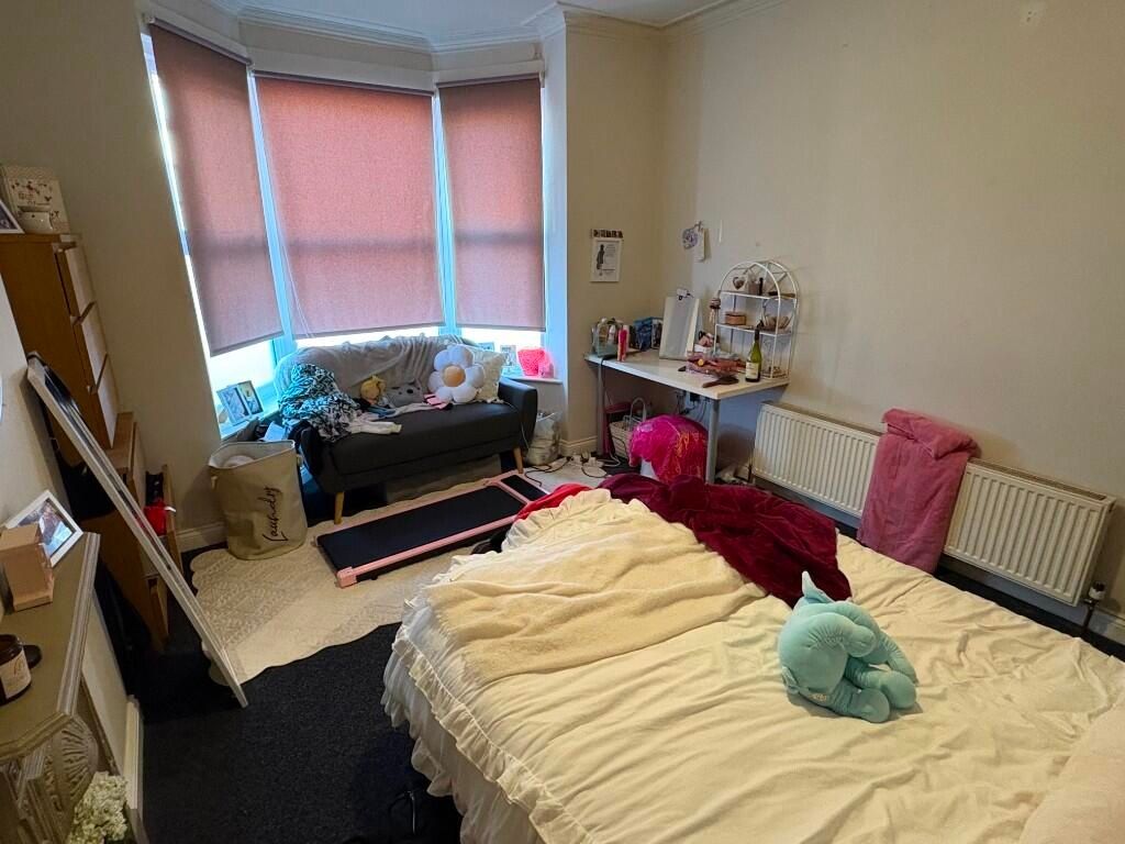 Property photo 2 of 11 Bright And Cozy Master Bedroom Featuring A Large B...