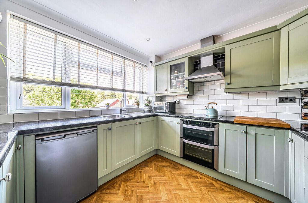 Property photo 2 of 16 Kitchen