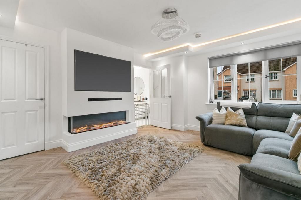 Property photo 2 of 25