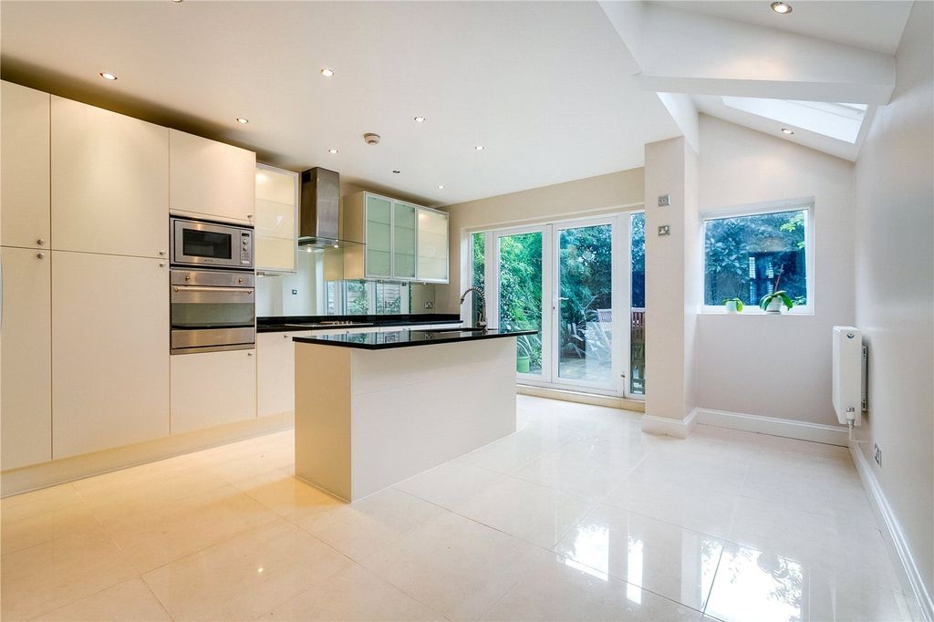 Property photo 1 of 9