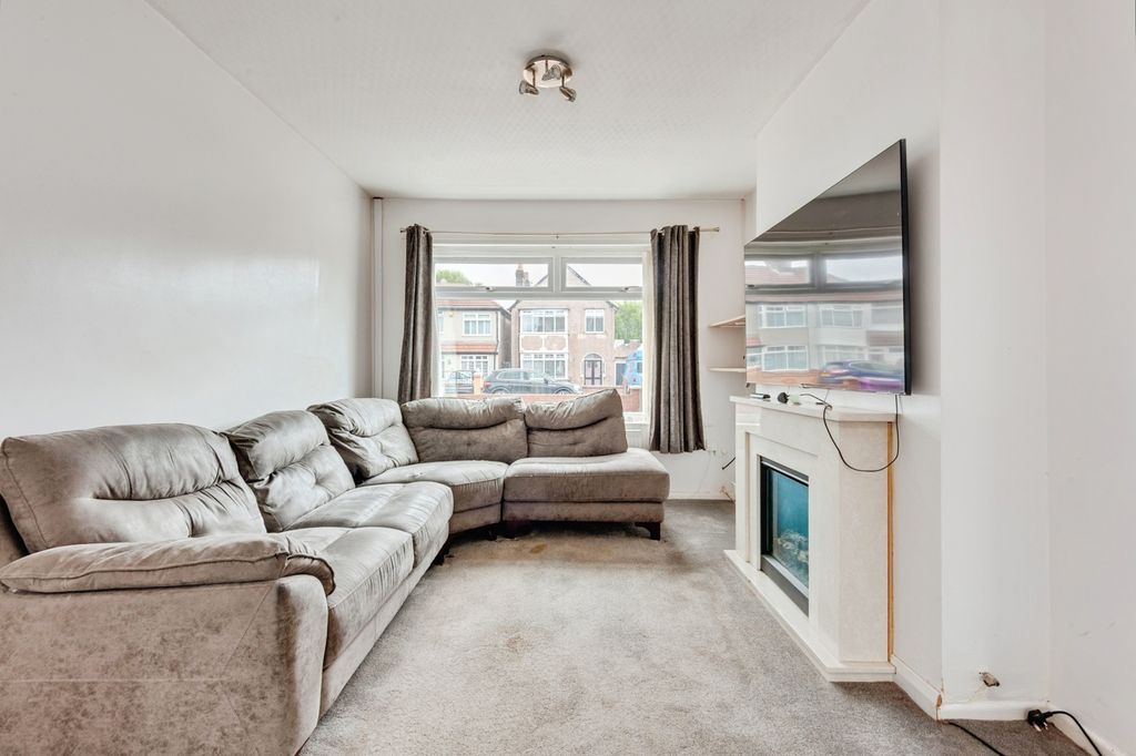 Property photo 3 of 19 Pbox-Img.Jpg