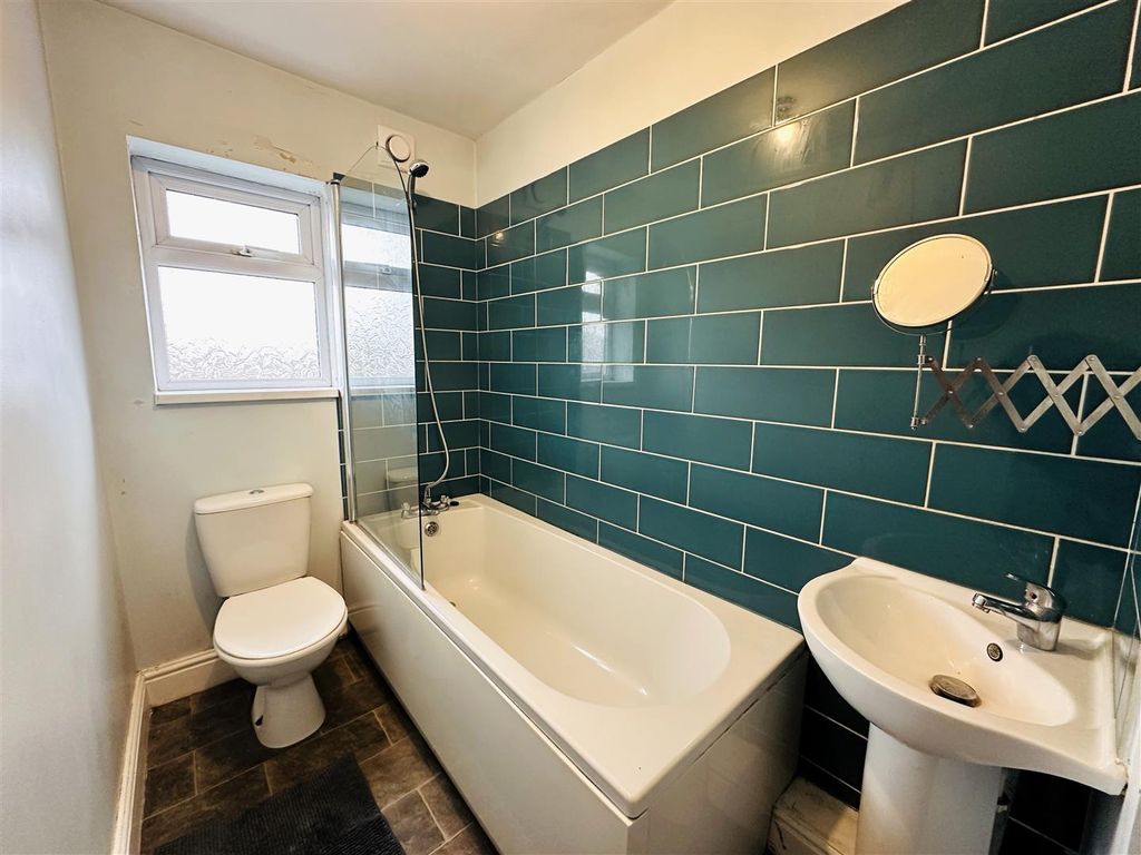 Property photo 3 of 12 Bathroom .Jpg