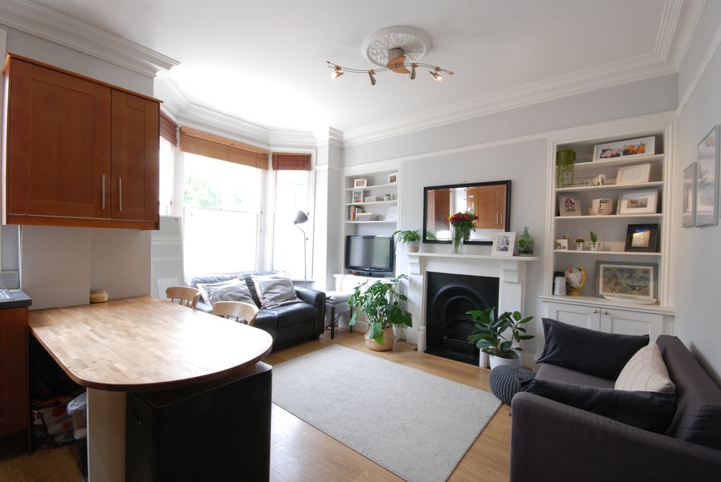 Property photo 3 of 7 Sitting Room