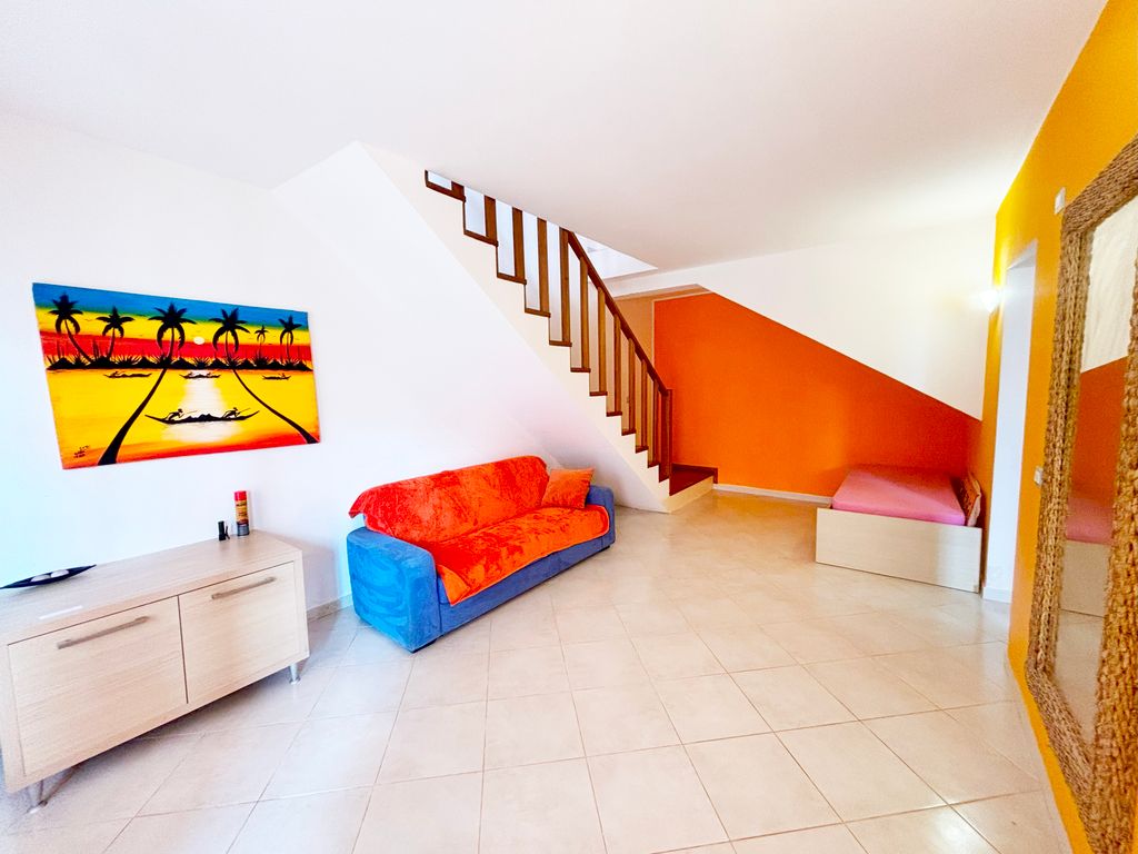 Property photo 3 of 10 Livingroom: Praia Antonio Sousa, Santa Maria: Stand Alone 2/3 Bed Duplex For Sale