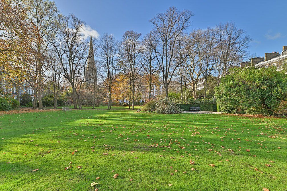 Property photo 2 of 30 Communal Gardens