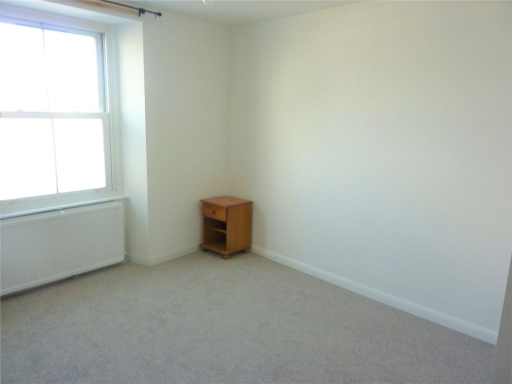 Property photo 2 of 5 Bedroom