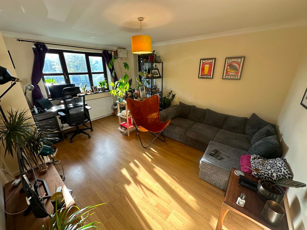 Property photo 3 of 6