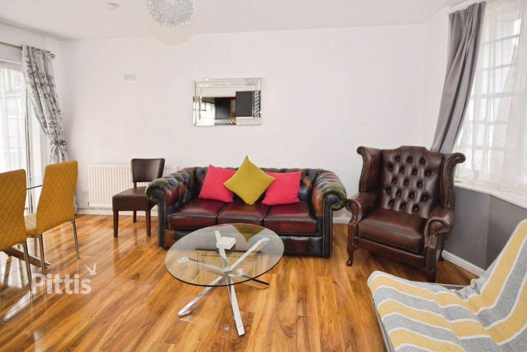 Property photo 3 of 11