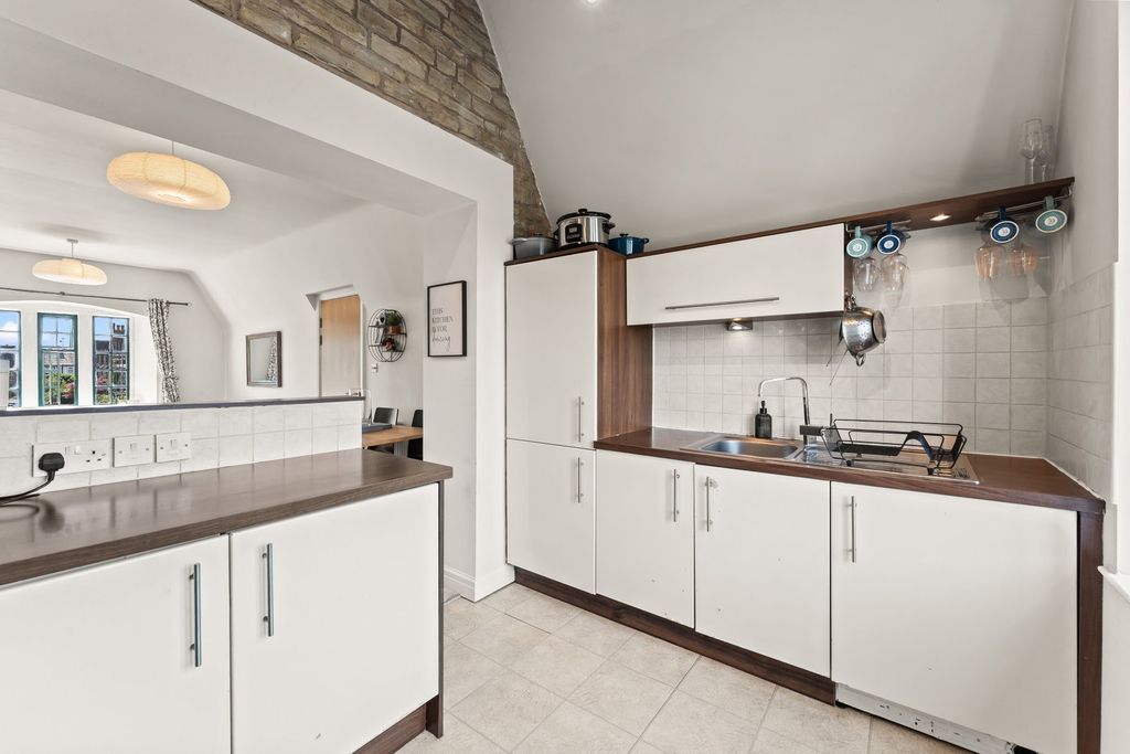 2 bed flat for saleDrummers Keep, Barracks Square, Macclesfield SK11 photo 5