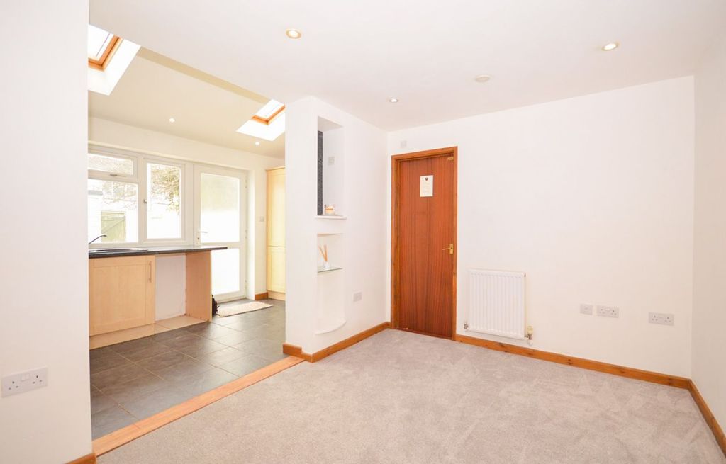 Property photo 3 of 11 Dining Room
