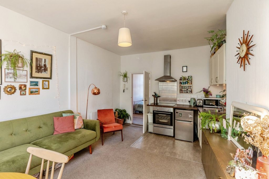 Property photo 3 of 9 Pbox-Img.Jpg