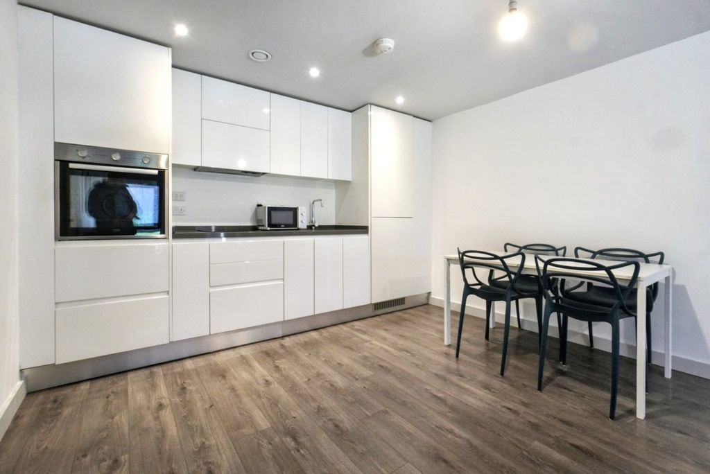 Property photo 2 of 10 Kitchen