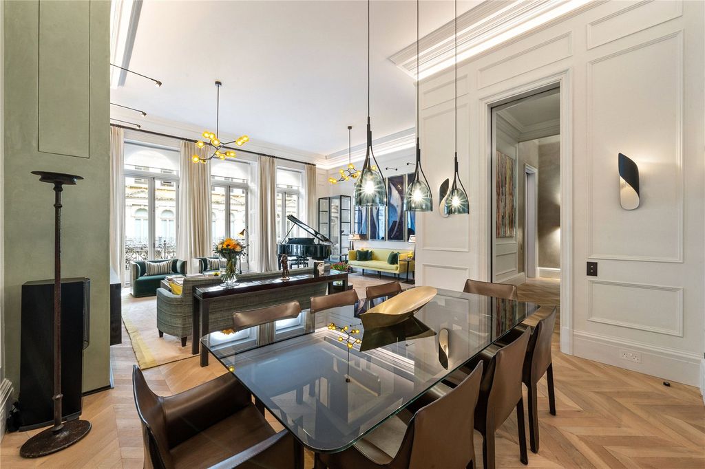 Property photo 3 of 23 Dining Room