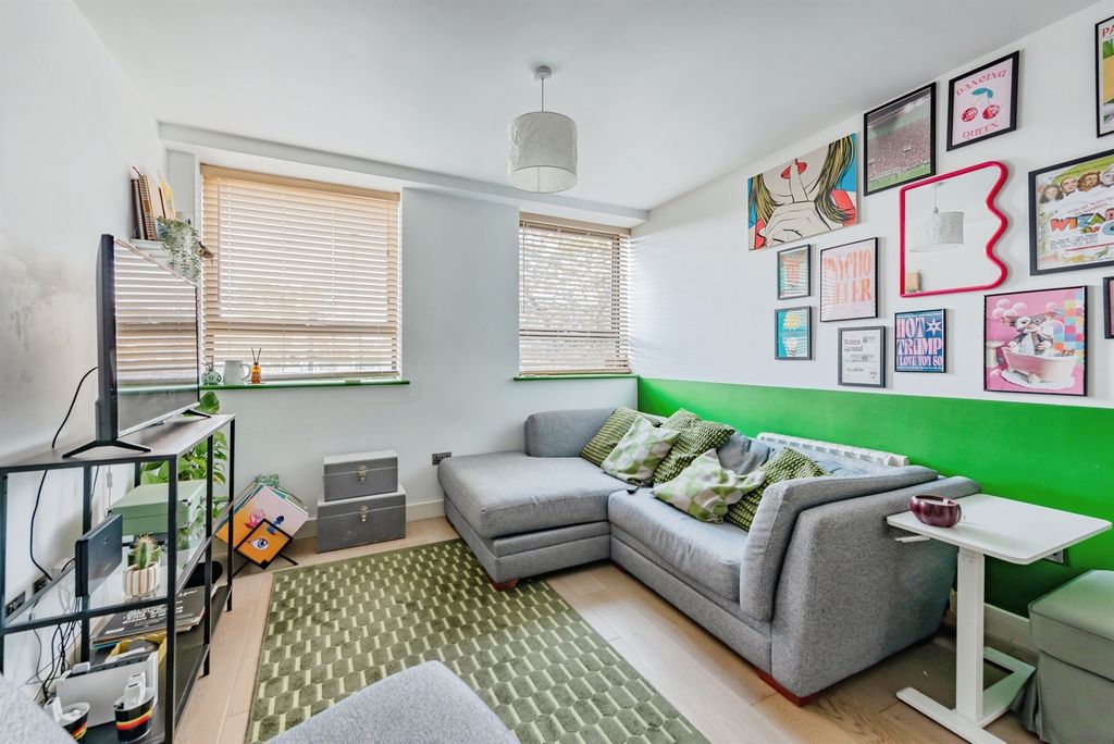 Property photo 3 of 11