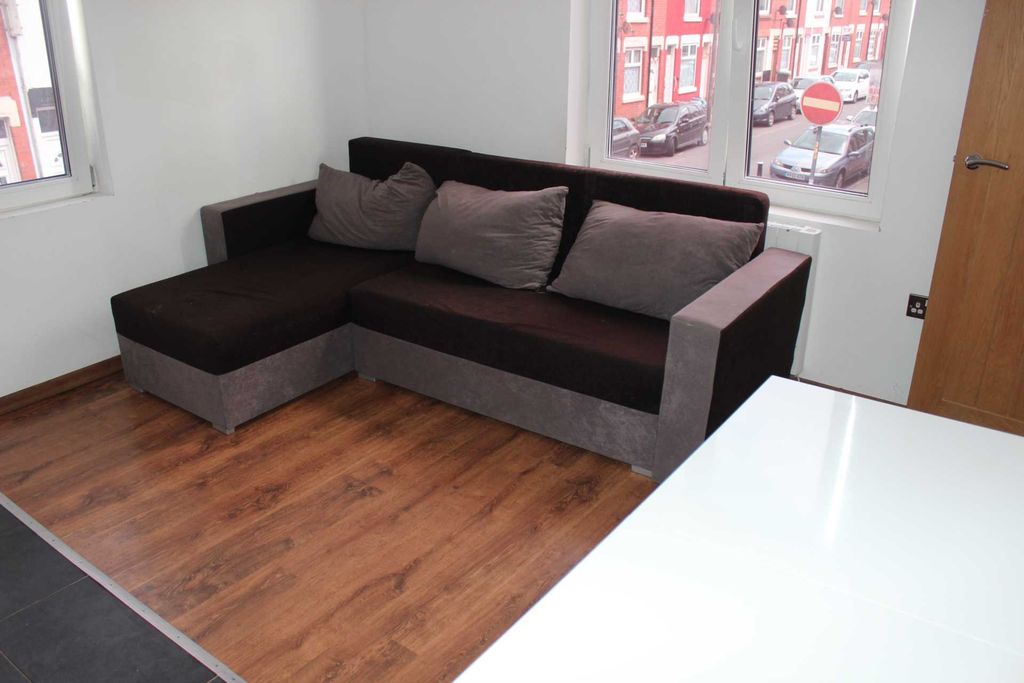 Property photo 3 of 6