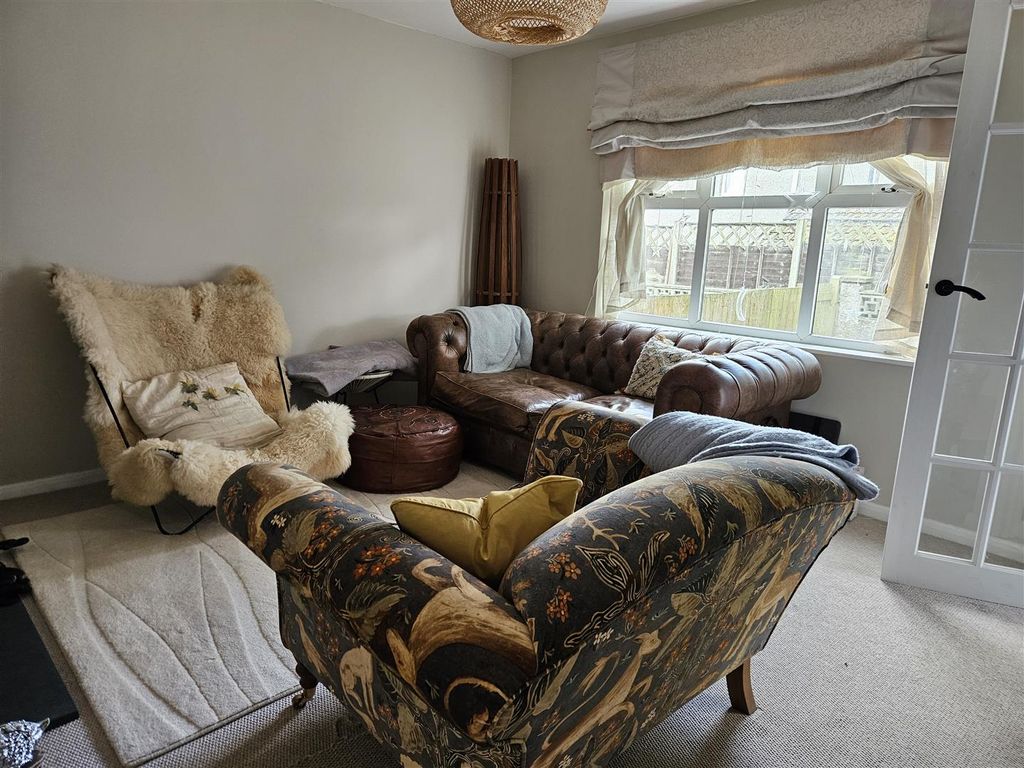 Property photo 3 of 16 Sitting Room (2).Jpg