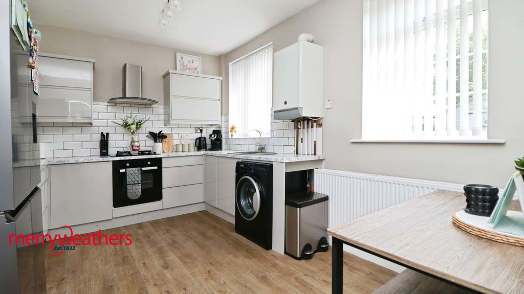 Property photo 2 of 17 Dining Kitchen