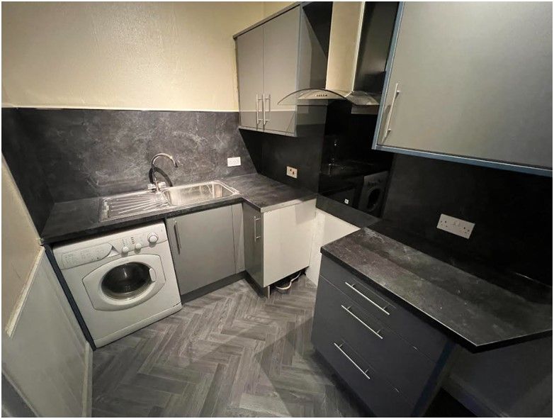 Property photo 1 of 6 Kitchen