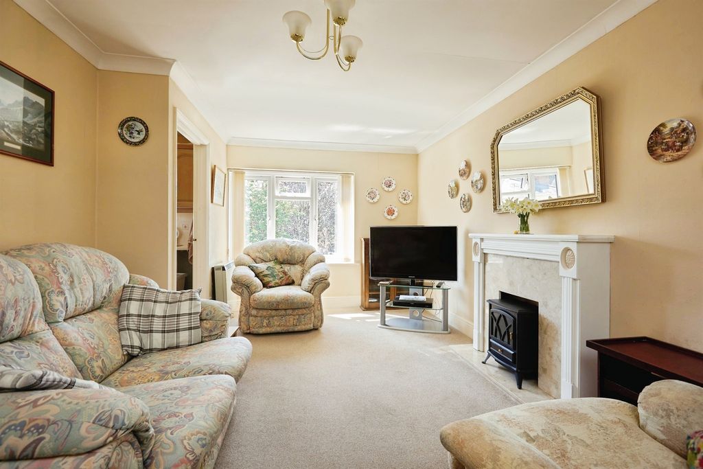 Property photo 2 of 17