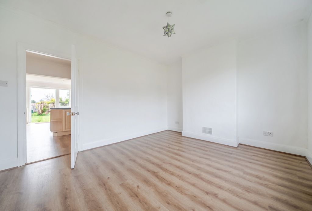Property photo 3 of 19 1425046-14-69B7Ef...