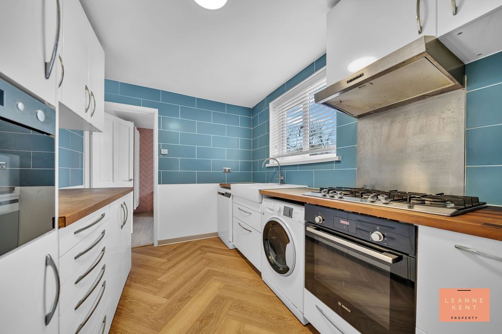 Property photo 3 of 28