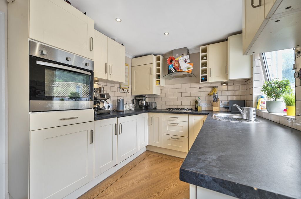 Property photo 2 of 10 Kitchen