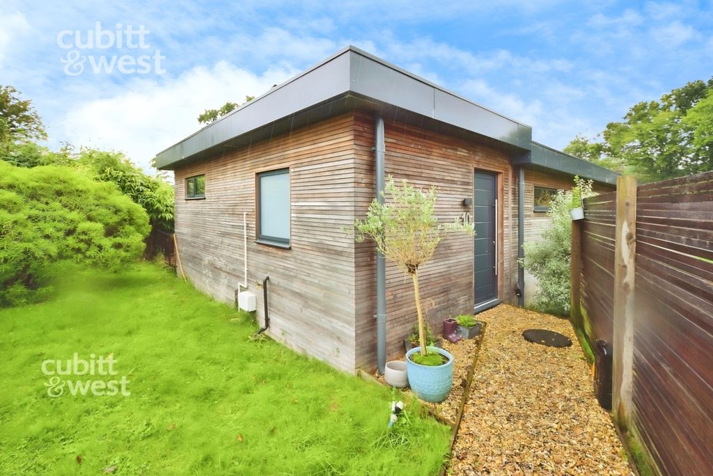 Property photo 1 of 12 External