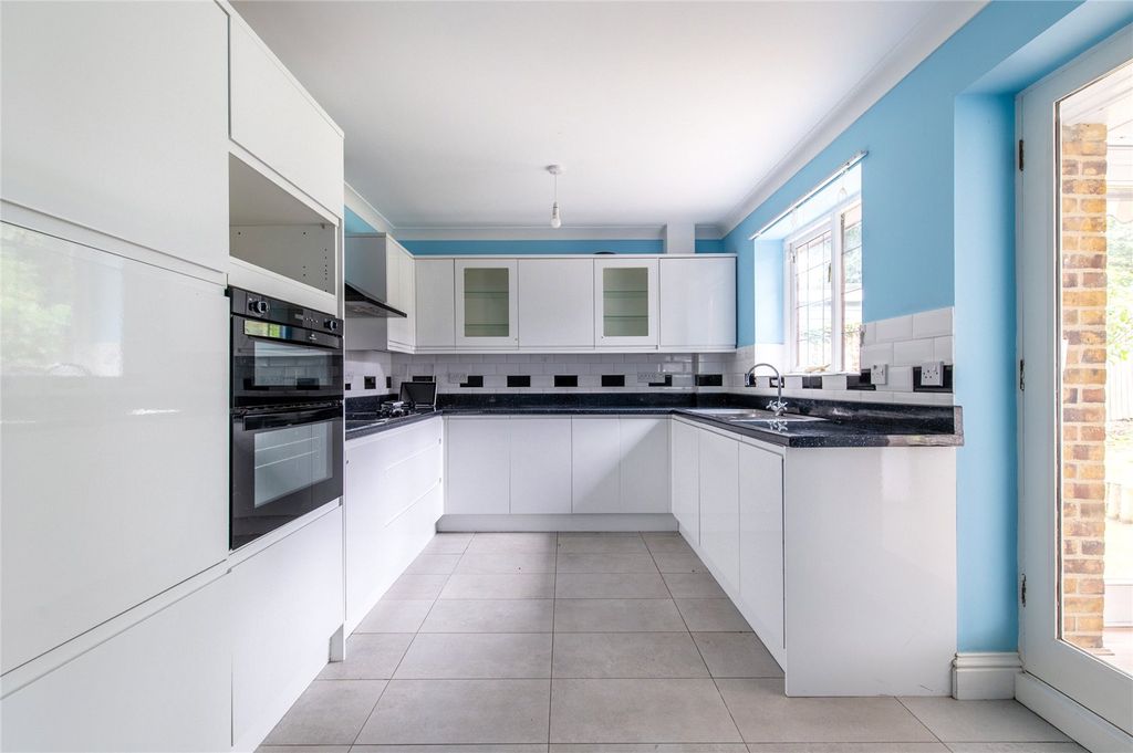 Property photo 3 of 24 Kitchen
