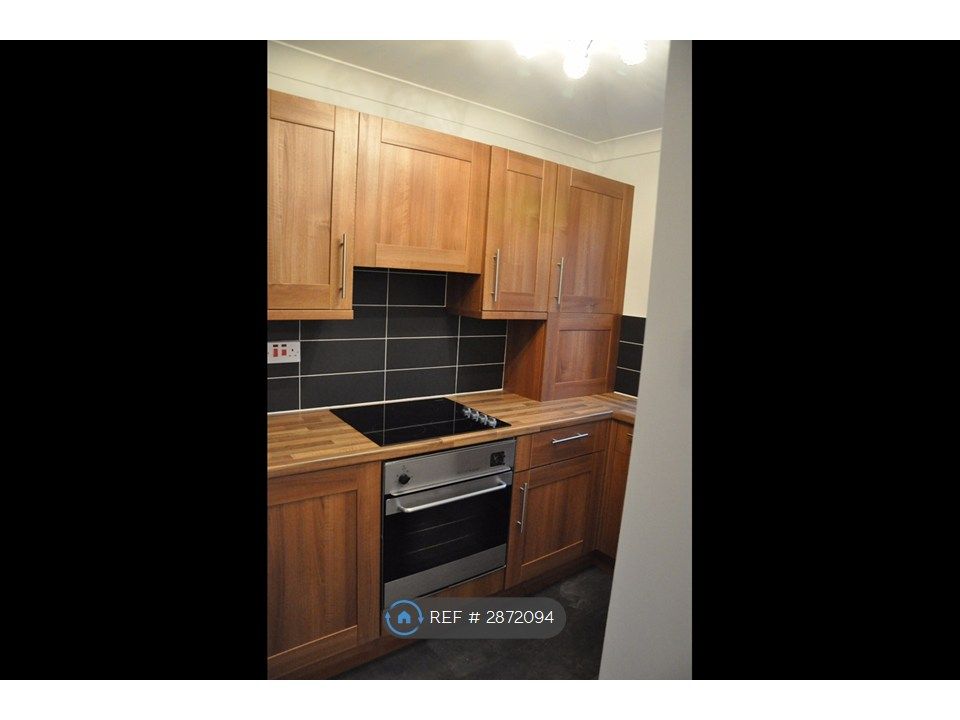 Property photo 3 of 9 Kitchen 2