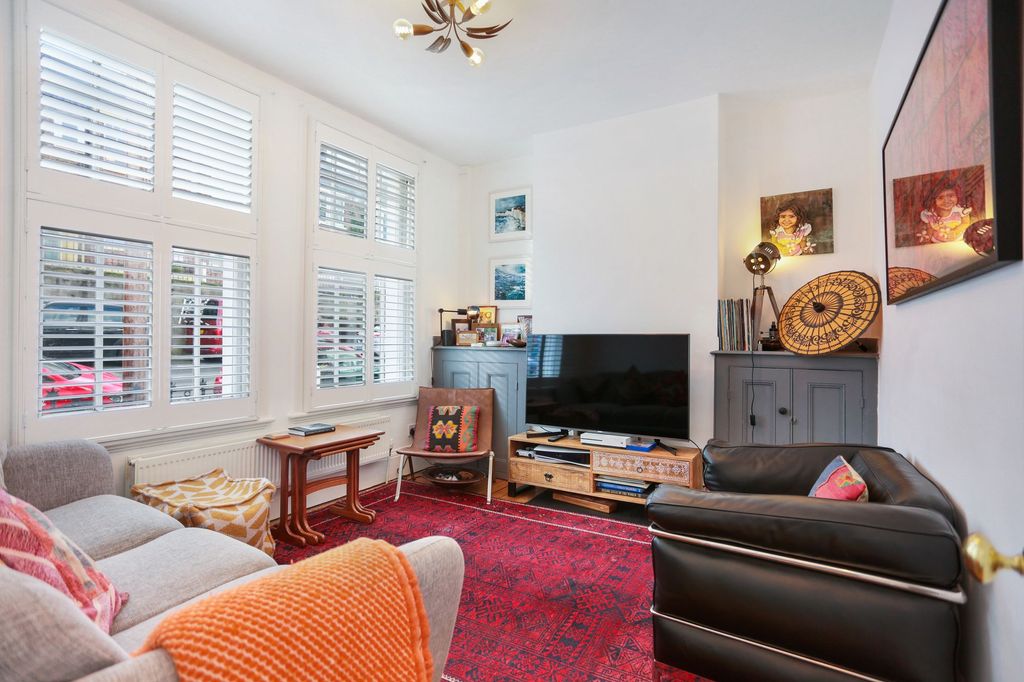 Property photo 2 of 32