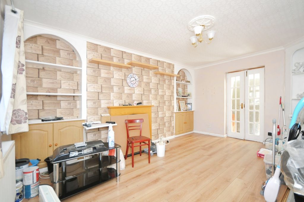 Property photo 3 of 16 Photo