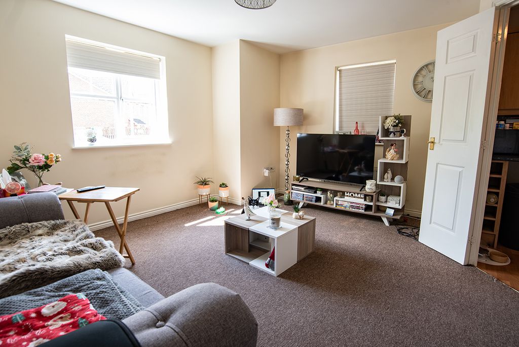 Property photo 2 of 23